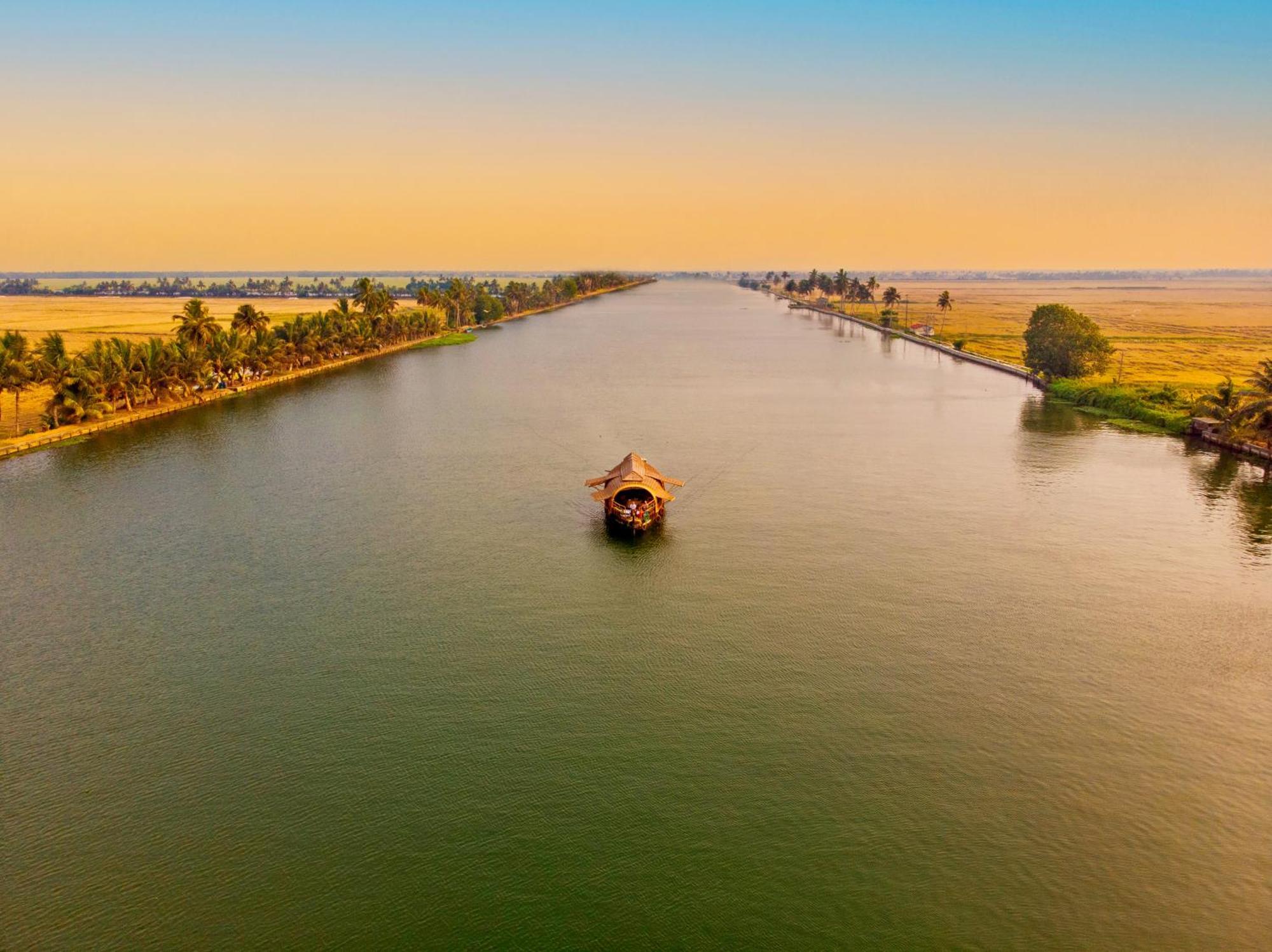 Spice Coast Cruises - Houseboat Hotel Alappuzha Exterior photo