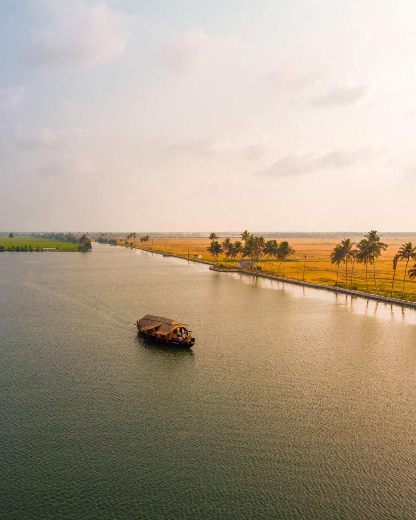 Spice Coast Cruises - Houseboat Hotel Alappuzha Exterior photo