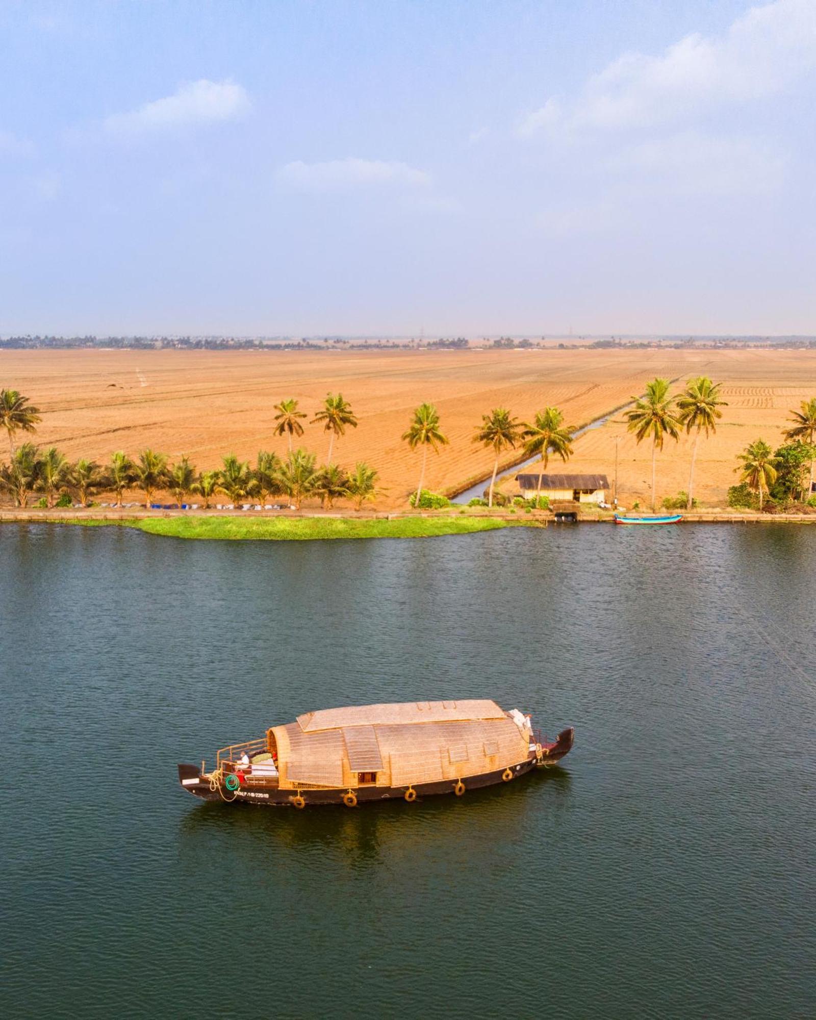 Spice Coast Cruises - Houseboat Hotel Alappuzha Exterior photo