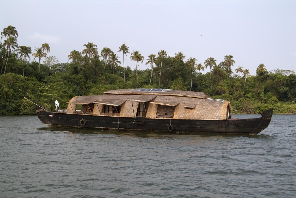 Spice Coast Cruises - Houseboat Hotel Alappuzha Exterior photo