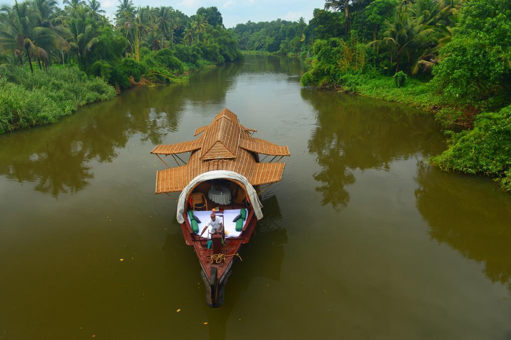 Spice Coast Cruises - Houseboat Hotel Alappuzha Exterior photo