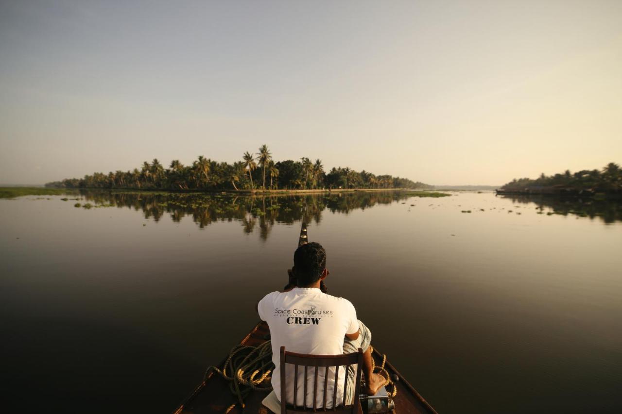 Spice Coast Cruises - Houseboat Hotel Alappuzha Exterior photo